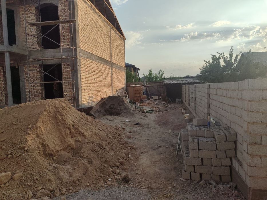 Yer sotiladi 15000$ dan sotigi