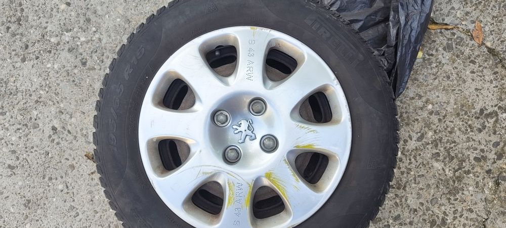 Set jante+anvelope iarna R15 Pirelli