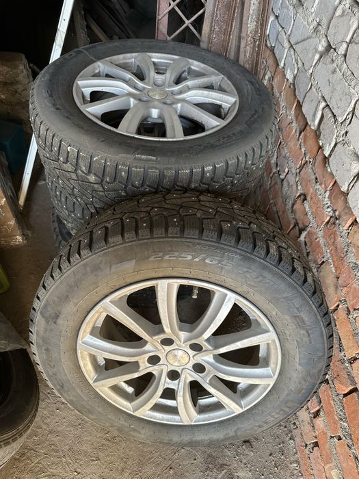 Продам зимнию резину с дисками