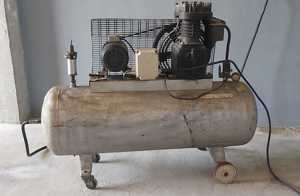 Vand compresor italian aer comprimat "Vincit Lecco" 300 litri 380 V