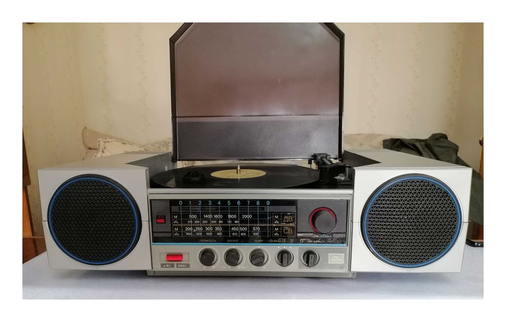 Продам радиолу Вега