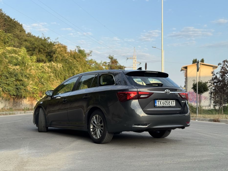 Toyota Avensis 2.0D4D 74хил км 2018