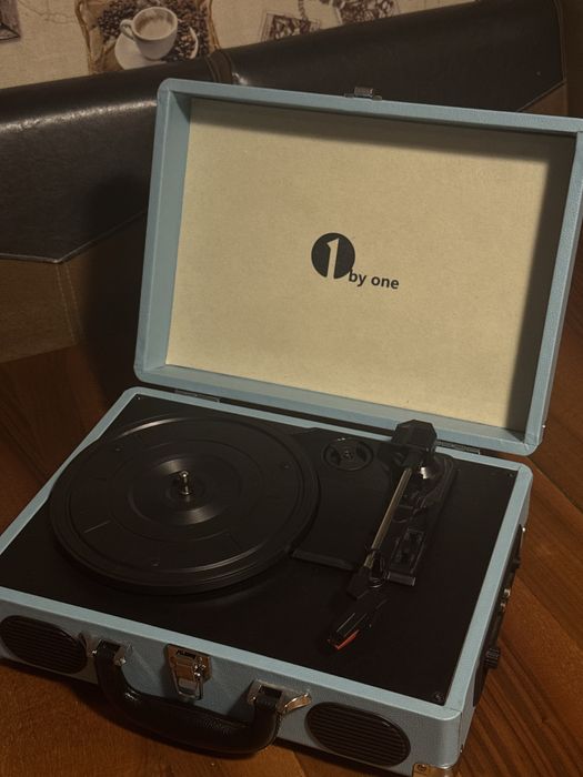 1 by one, pickup albastru