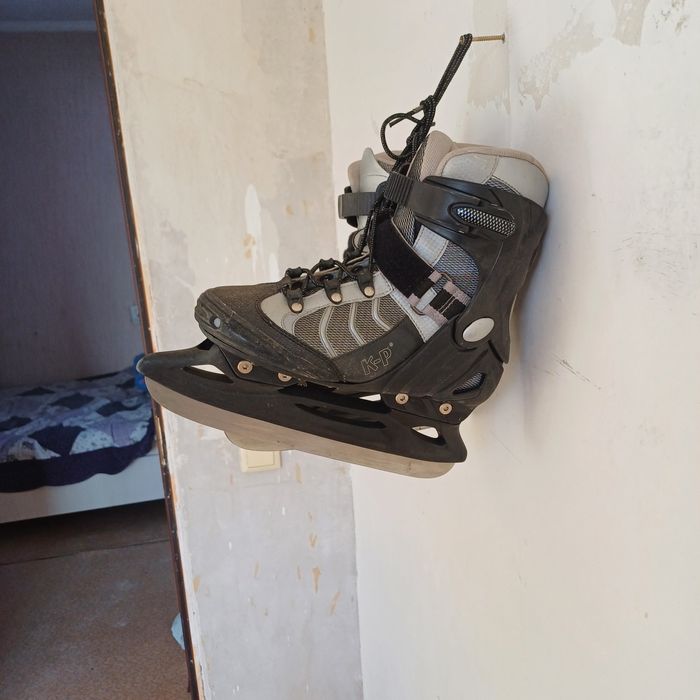 Продам мужские коньки двух размеров  в отличном состоянии