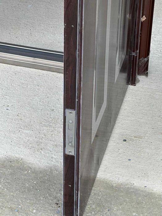 Usi metalice diferite modele
