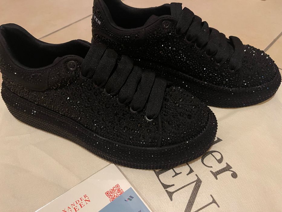 Sneackersi Alexander Mqueen cu strasuri/ pietre