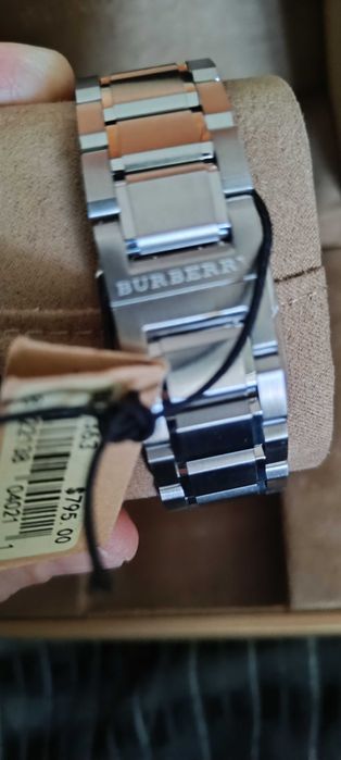 Продавам нов часовник ,, Barberry "