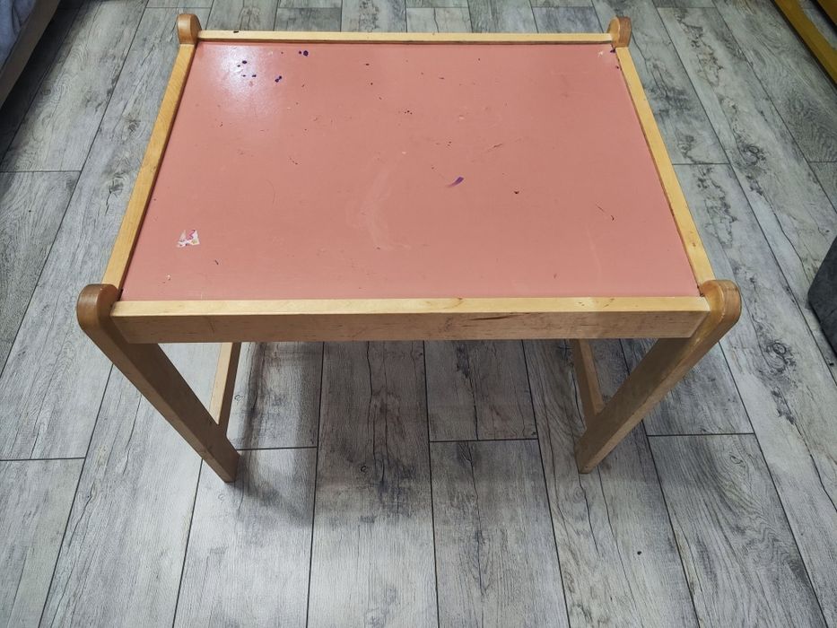 Стол и стулья детские