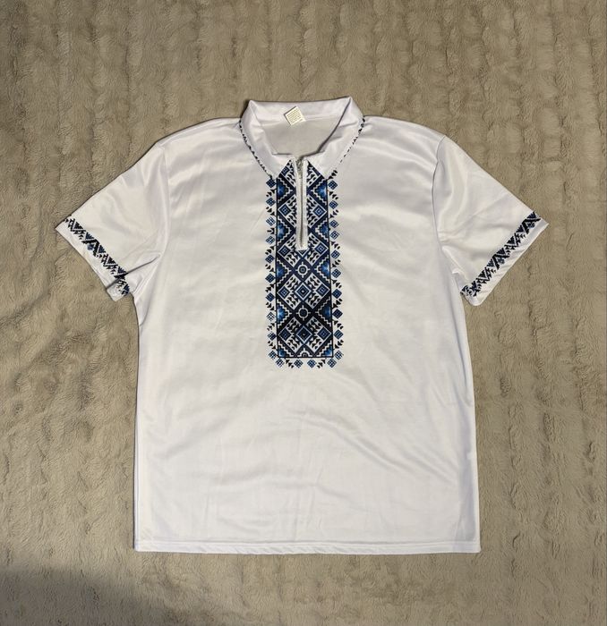 Tricou cu guler tip ie