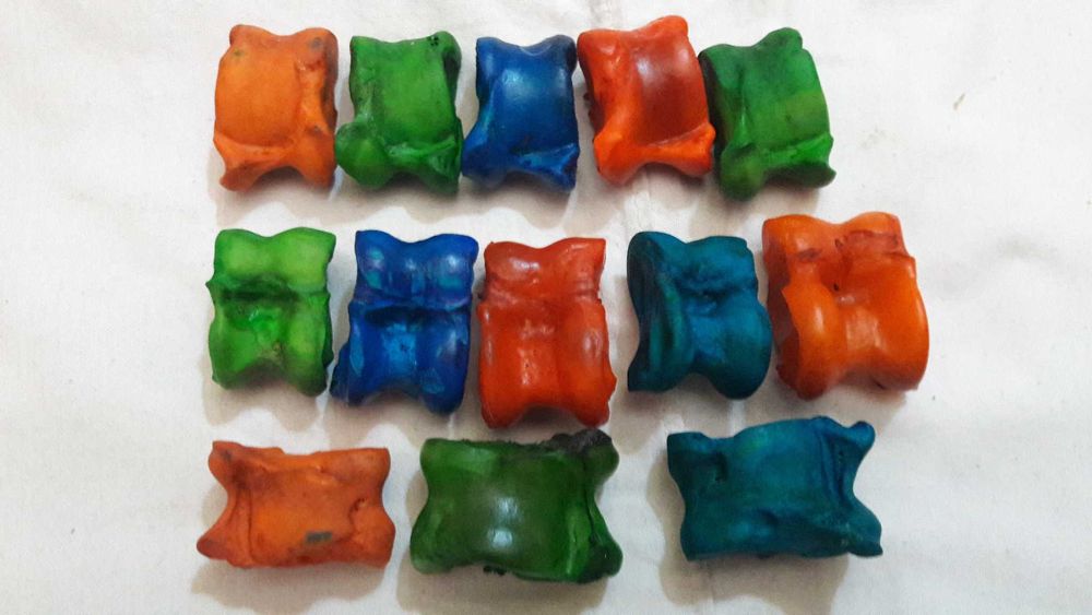 Игра в асыки и знакомая с детства.