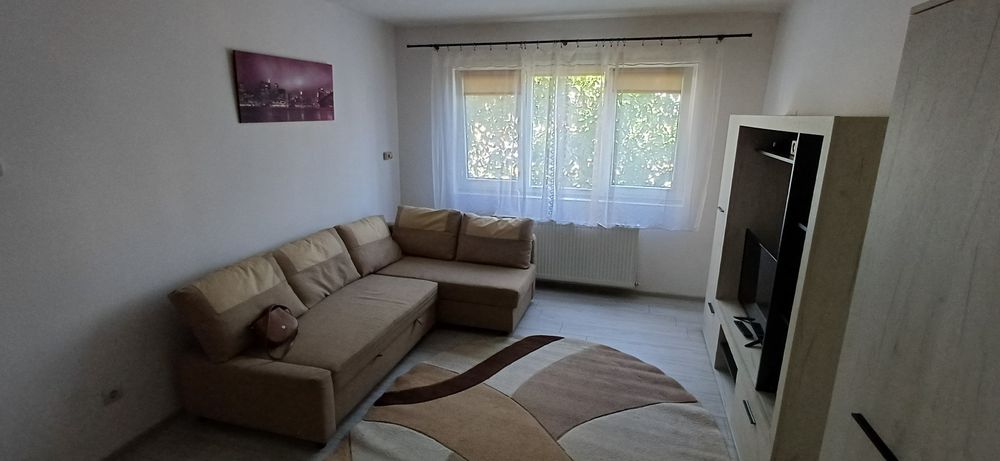 Închiriez apartament cu o camera