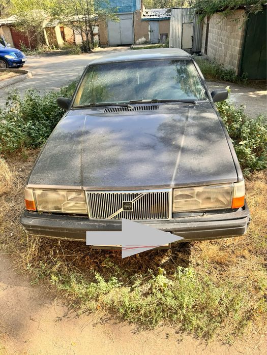 Машина Volvo 1993 года, не на ходу