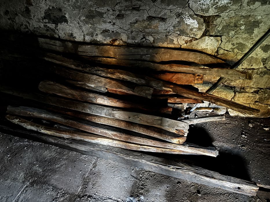 стари дървени греди около 50бр цена за брой 30лв