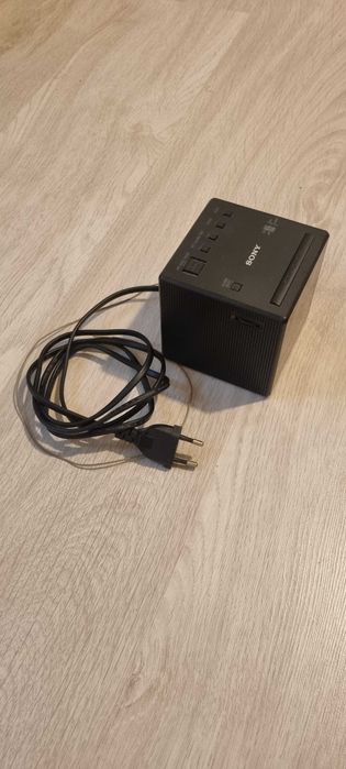 Radio cu ceas Sony