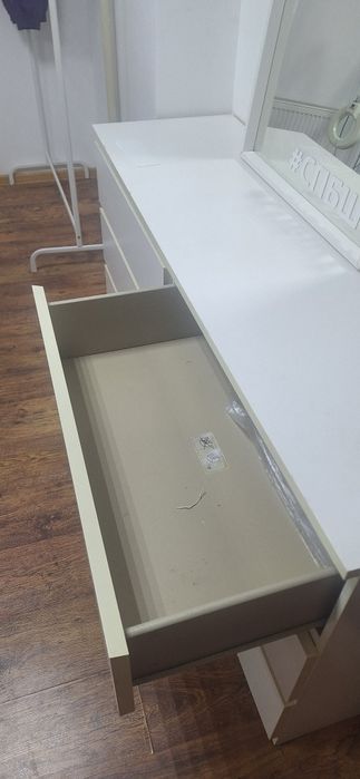 Продам комод белый  вместительный