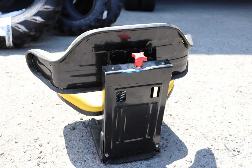 Scaun tractor galben reglaj triplu cu amortizor UTB U-445  Livrare