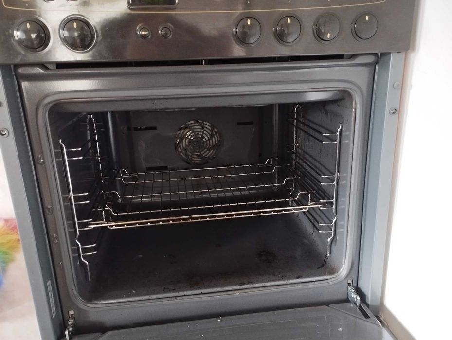 Фурна с котлони за вграждане NEFF