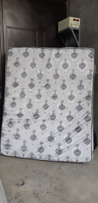 Matras sotiladi yaxshi xolatda but butun