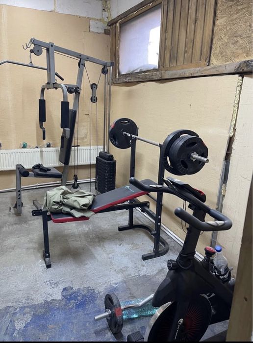 Aparate Sala biceps triceps bicicleta banca