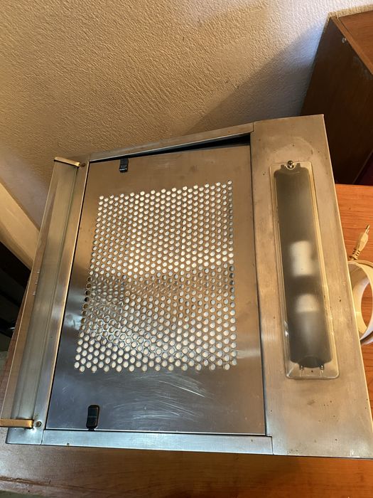 Вытежка кухонная