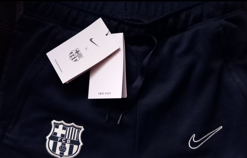 Nike долнище - XS