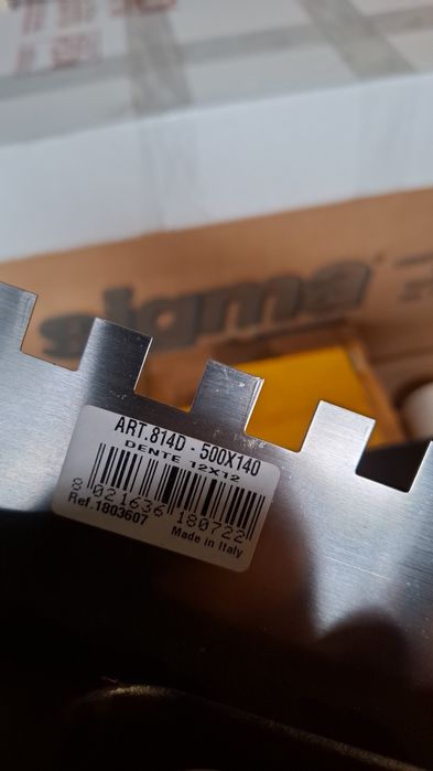 Gletiera cu dinți pentru adeziv Ancora Pavan