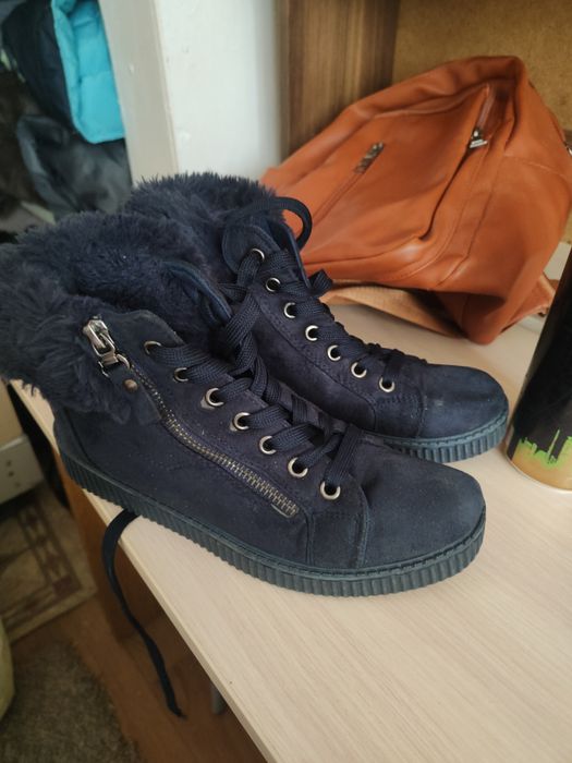 Продам кроссовки ботинки в хорошем качестве