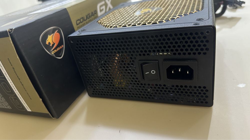 Продам блок питания Cougar GX800