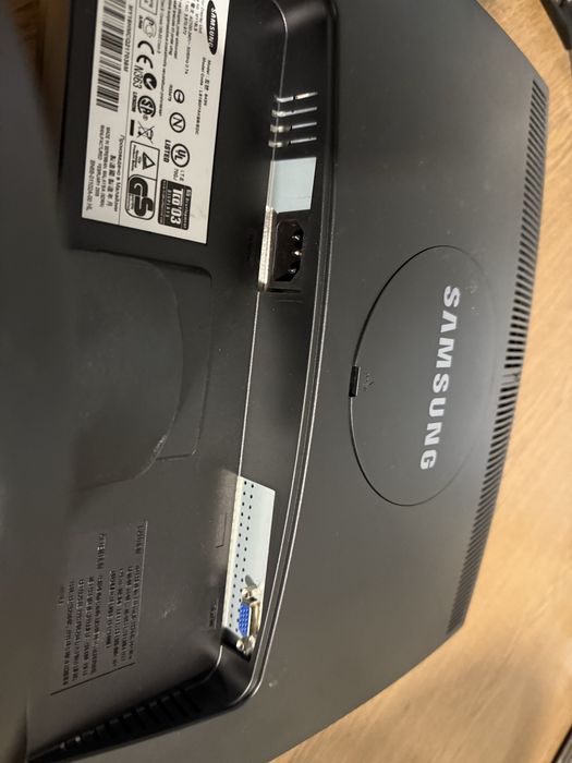 2 Monitoare LCD Samsung SyncMaster 932B si 940N