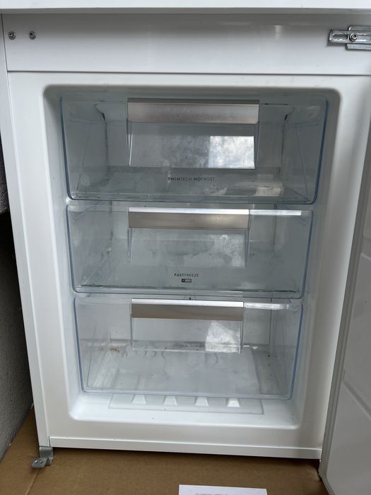 Combina frigorifica incorporabila electrolux