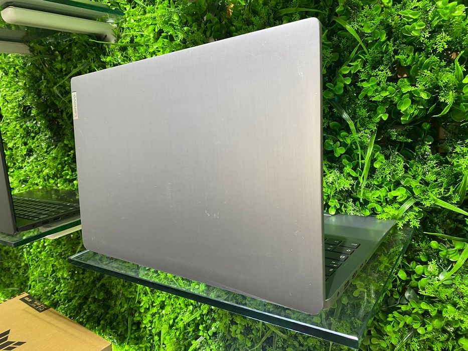 Lenovo core i3-1115G4 ddr4 4/256 SSD holati zor