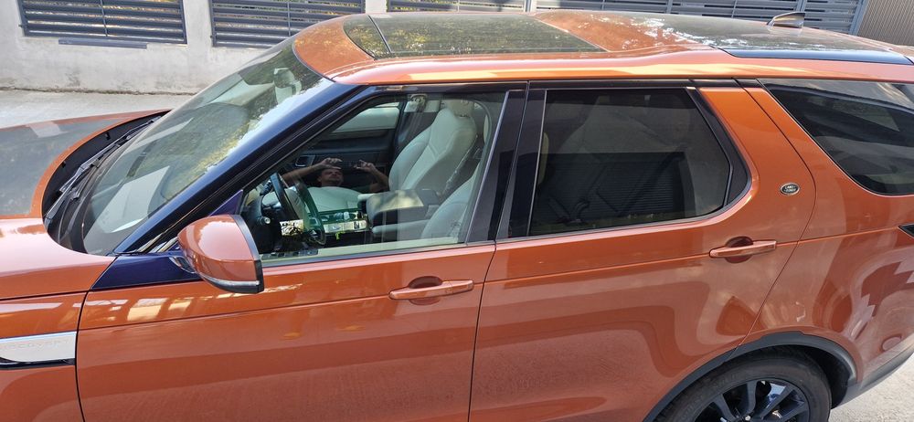 Land Rover Discovery 5