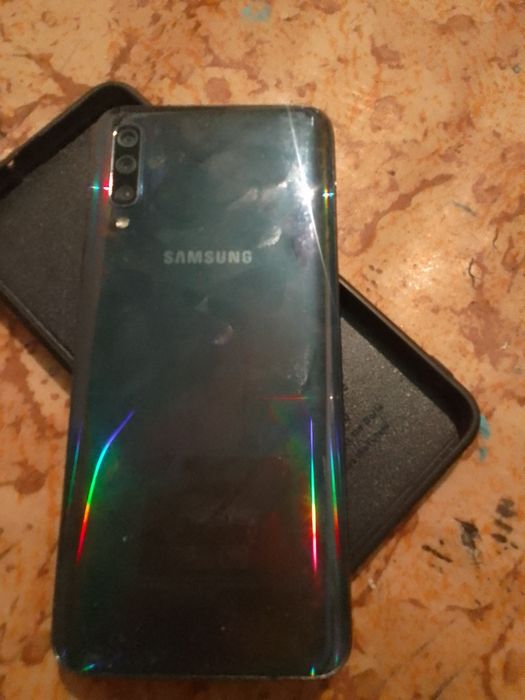 самсунг А50 продам