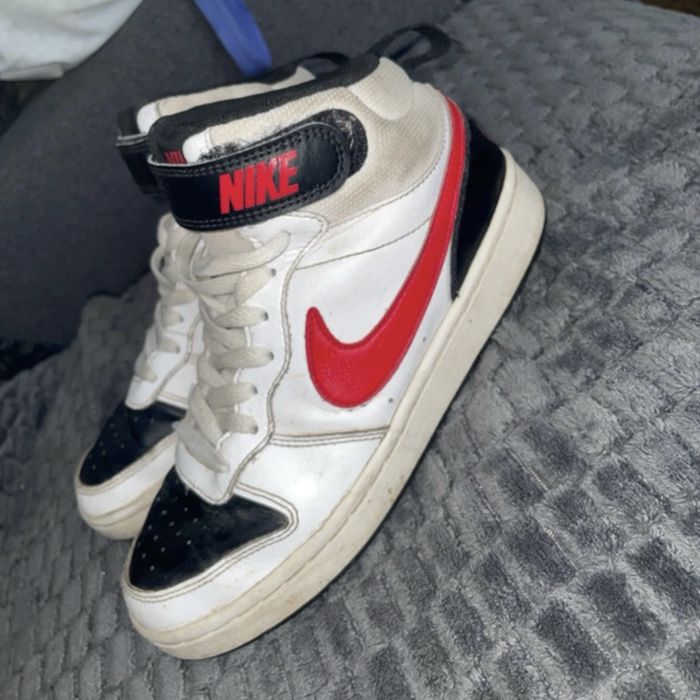 Adidasi Nike bascheti
