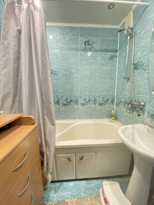 Продаётся в 4 микрорайоне 3-х комн. квартира