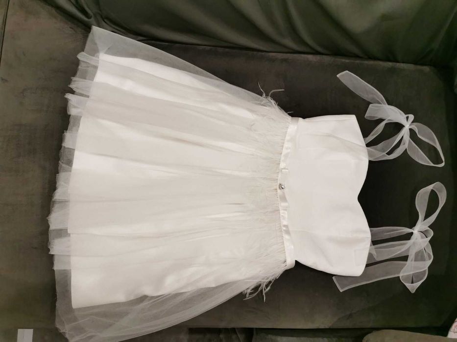 бяла бутикова рокля