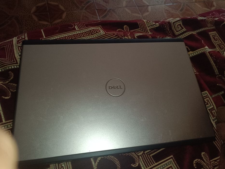 Vând laptop aproape nou