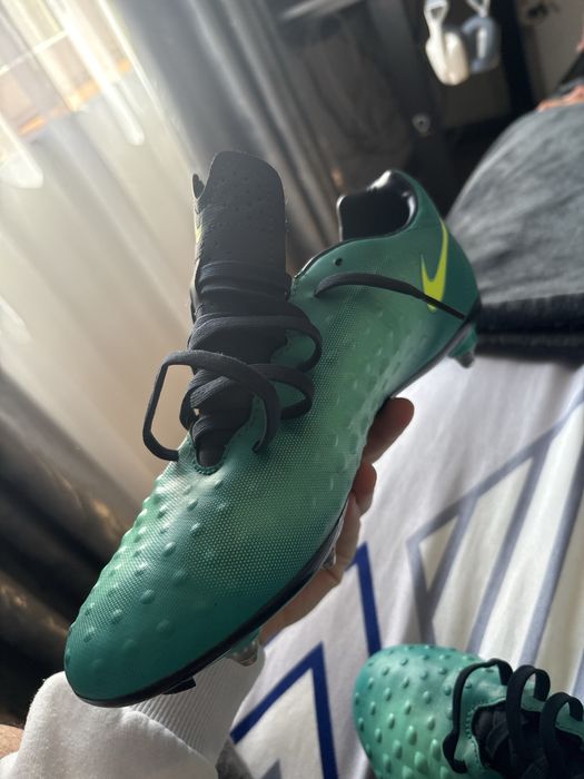 Crampoane nike magista