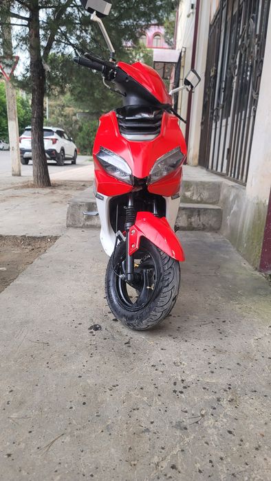 Skutr sotiladi 125 kub