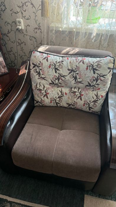 Диван и 2 кресла