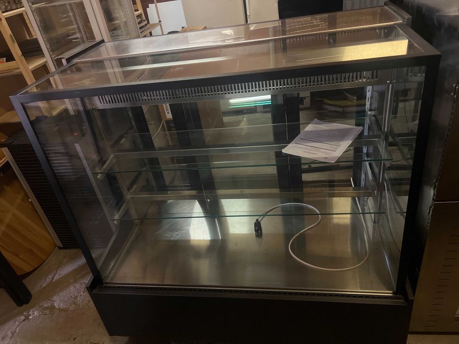 Сладкарска хладилна витрина Cold Tech PM1300, 130 см — БГ производител, 12/2022