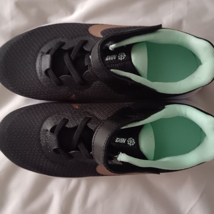 Vand pantofi sport, nr 33, NOI