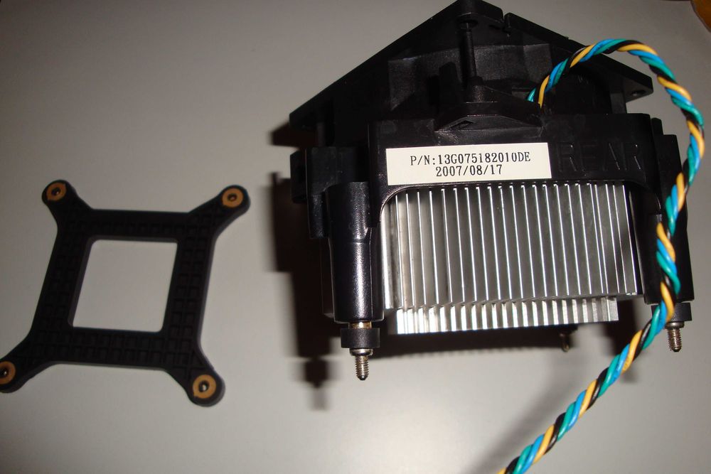 Cooler procesor intel LGA 775 prindere suruburi backplate + pasta