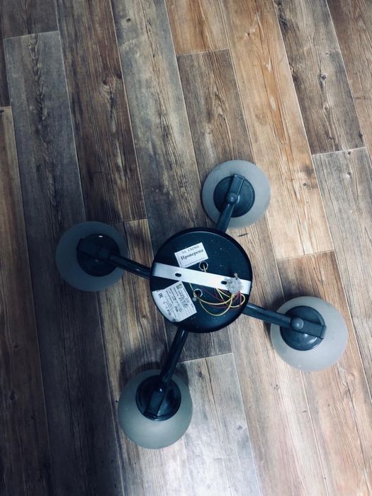 Продам люстру 4 рожка Россия