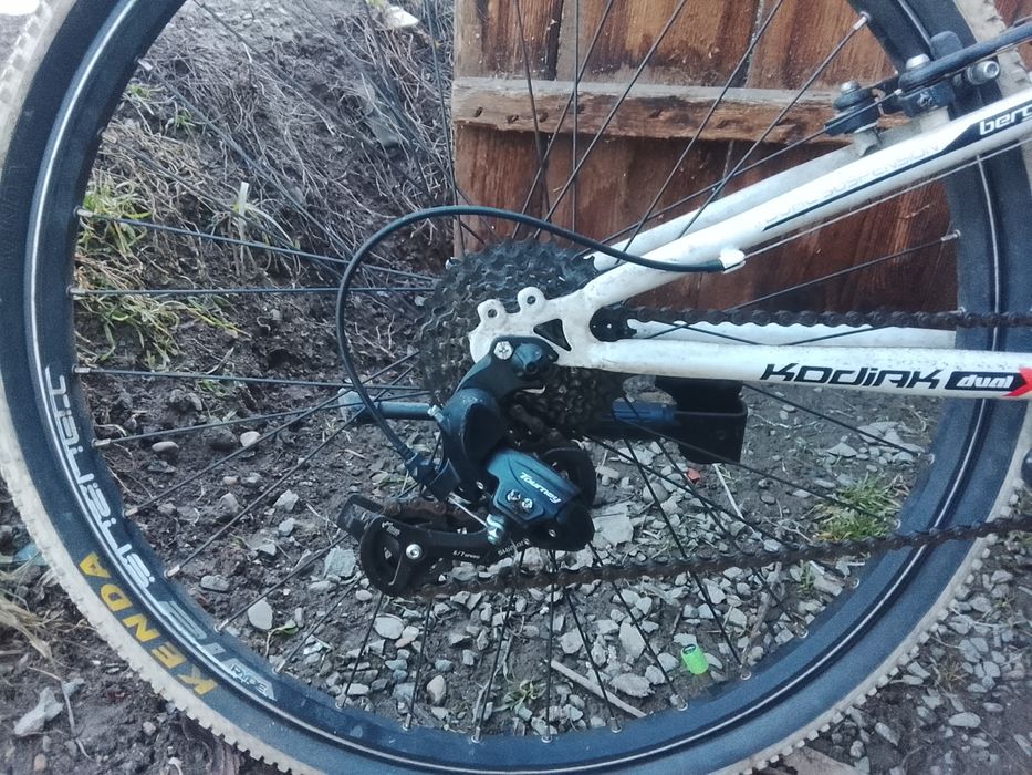 Vând bicicletă Bergstiger X6