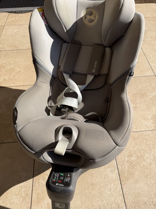 Scaun auto pentru copii Cybex Sirona, cu bază rotativă și picior de sprijin