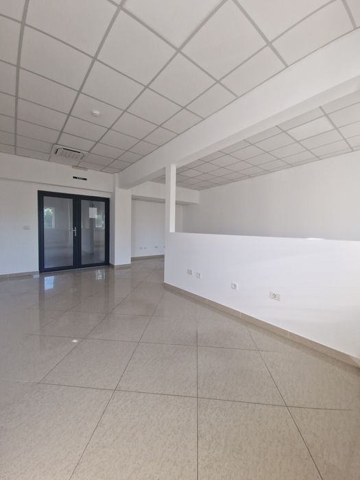 De  închiriat spații >birouri și comerciale.