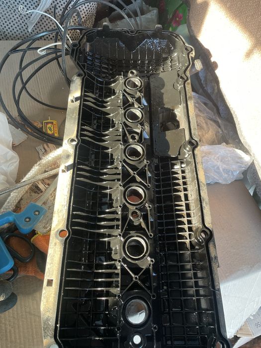 Продам крышку клапанов м54