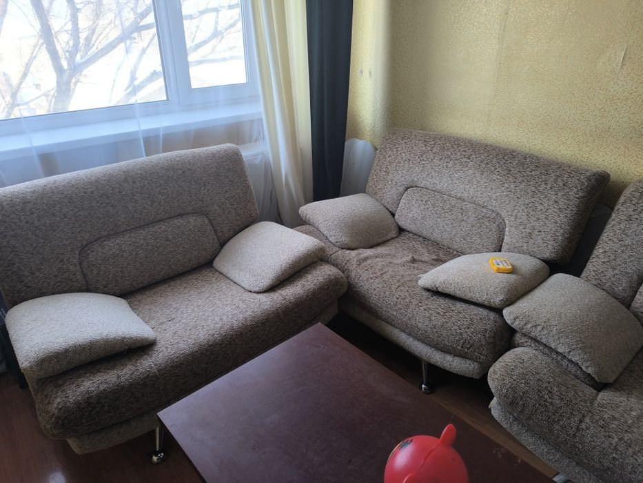 Продам диван и два кресла