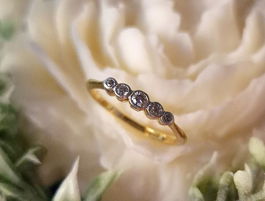 Inel foarte vechi din aur de 18K si diamante naturale